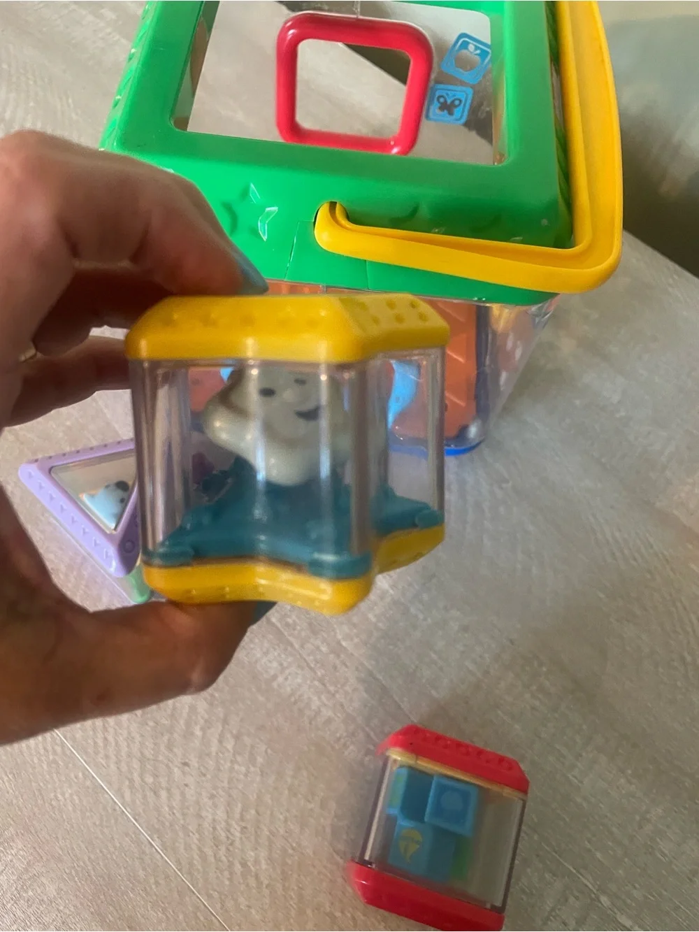 Fisher Price Peek A Blocks Shape Sorter Activity Cube Baby Toy Vintage sounds